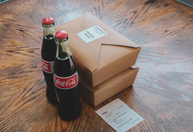 Dive into how personalized boxes can boost your restaurant's sales