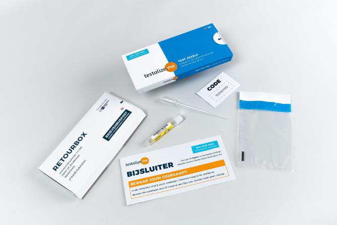 Elevate your pharmacy brand with our custom prescription bags and labels