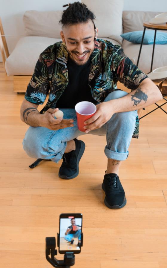 Explore how custom clothing is making waves in the influencer economy
