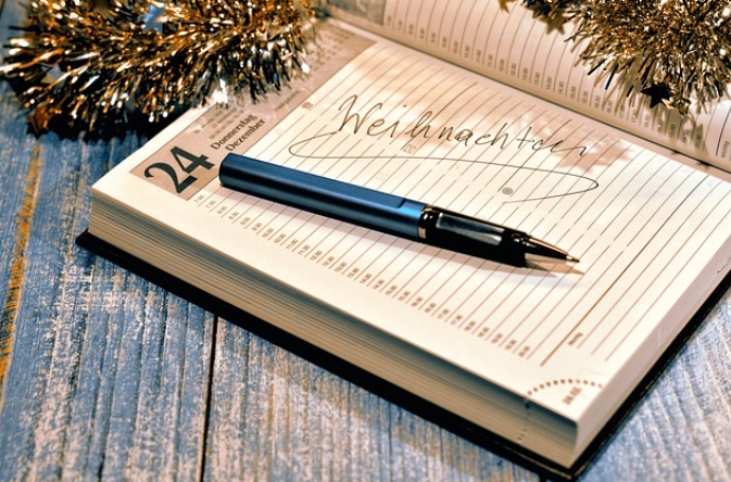 Discover the secret to strengthening corporate bonds this holiday season with custom merchandise
