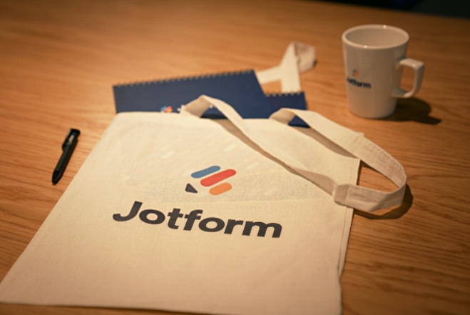 Transform your brand in 2024 with the power of customized business swag