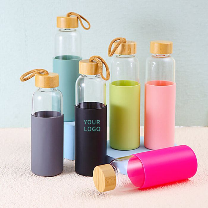 Custom 550ML Water Bottle Food-grade Borosilicate Glass Water Bottle Easy Carry with Silicone Sleeve