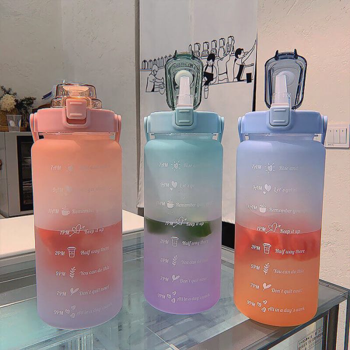 Custom BPA Free Gradient Color Sports Bottle 2L Large Capacity Plastic Water Bottle for Gym Fitness Outdoor